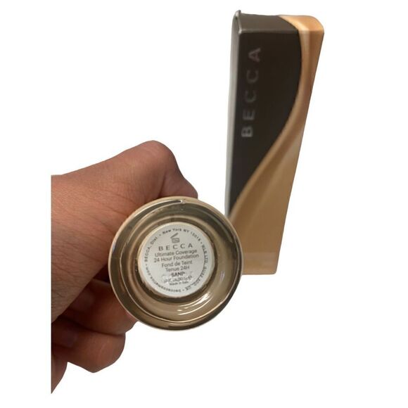 BECCA ULTIMATE COVERAGE 24 HOUR FOUNDATION in SAND 1oz NIB - Picture 2 of 3